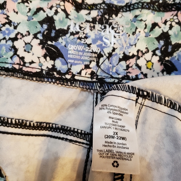 đź–¤Terrace & Sky Women's Black With Blue & Green Flowers Capris Size 20W-22Wđź–¤ - Picture 3 of 4
